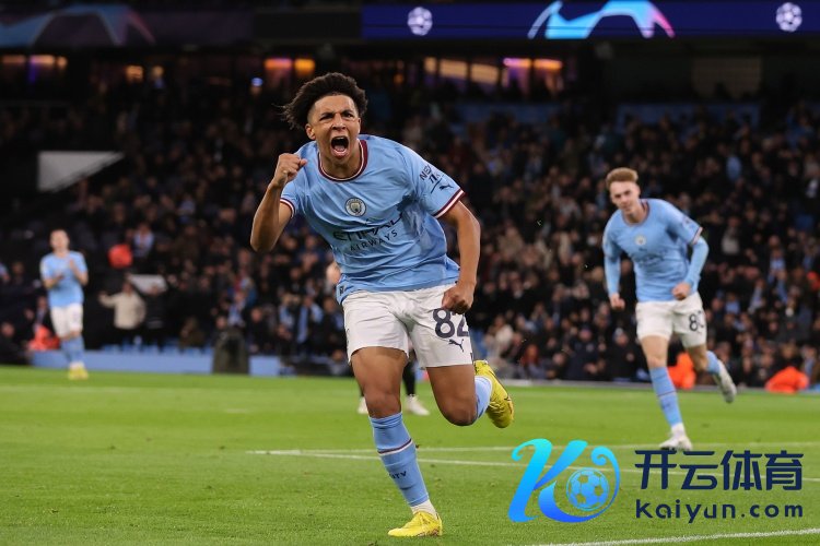 20岁寿辰欢然!曼城在推特上为里科-刘易斯奉上寿辰祝愿