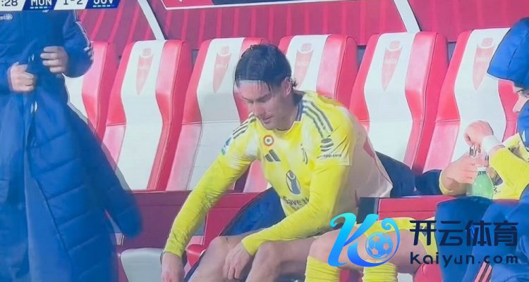记者：弗拉霍维奇被换下后不满是因为敌手犯规体育赛事直播，裁判莫得吹